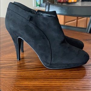 Women’s shoes Black size 12